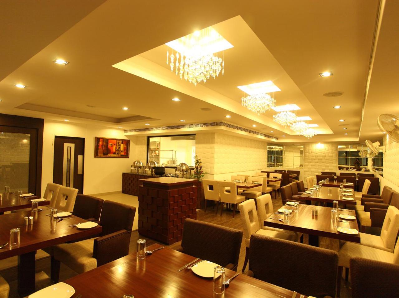 โรงแรมเซอร์ยา พลาซ่า โกตา ภายนอก รูปภาพ