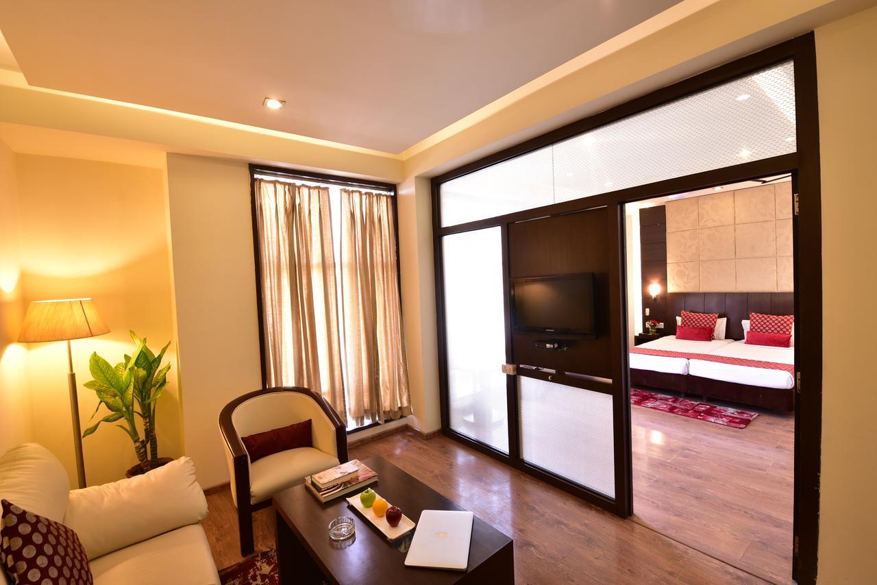 โรงแรมเซอร์ยา พลาซ่า โกตา ภายนอก รูปภาพ